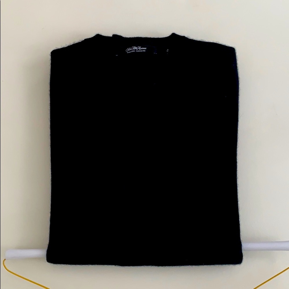 Saks Fifth Avenue cashmere black men vneck size S